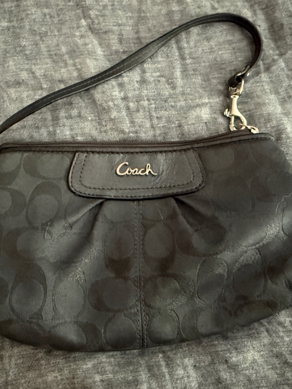 Coach Signature Wristlet / Wallet 🖤✨